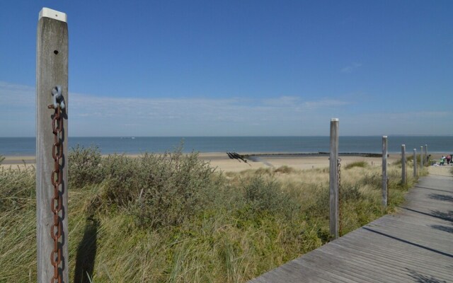 Apartment in Nieuwvliet with Roof Terrace, Garden, Parking