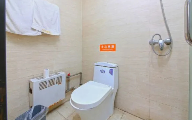 Rujia Huayi Selected Hotel (Cangfeng Road Branch of Hebei Normal University) – Bathroom – Shijiazhuang