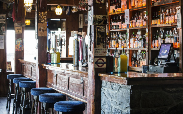 Maddens Bridge Bar, Restaurant & Guesthouse
