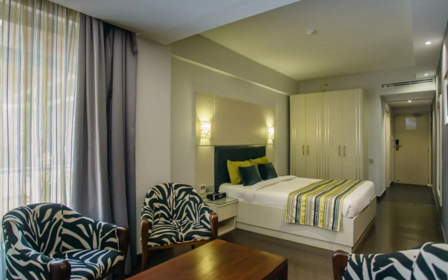 Cloud Hotel & Suites