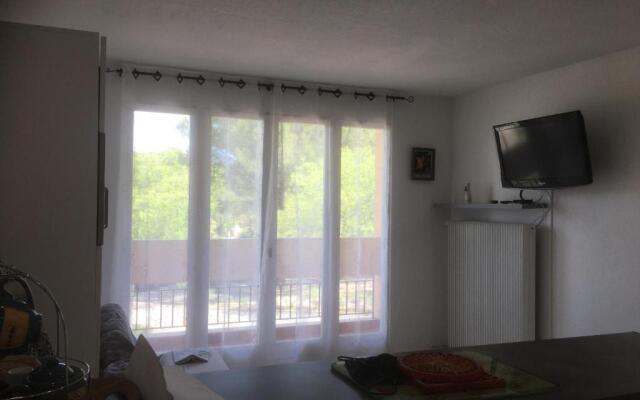 studio lumineux avec terrasse