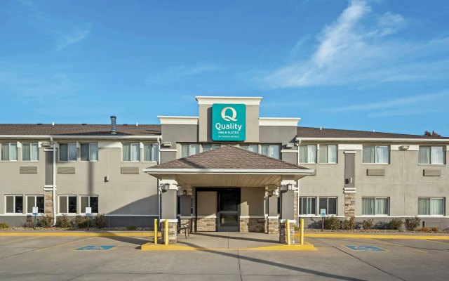 Quality Inn & Suites Des Moines Airport