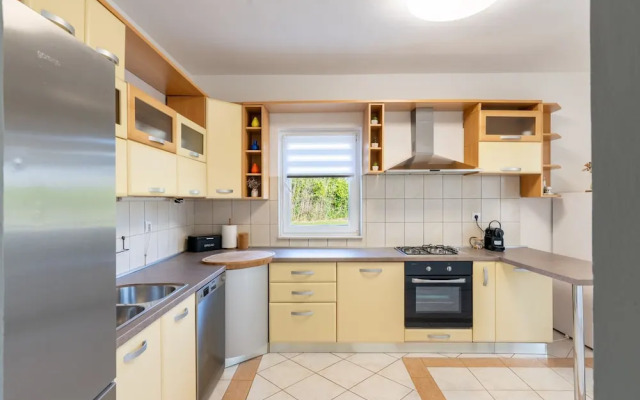 House Rose With Garden and Pool