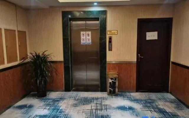 Luo Style Hotel