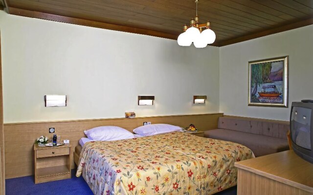 Hotel Trst