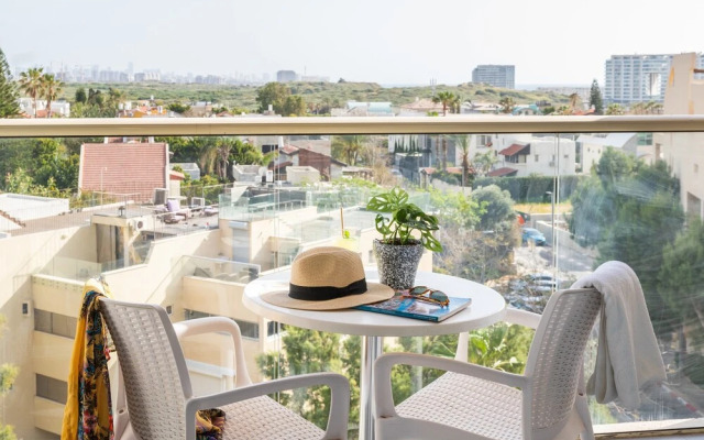 Top Tier Apartment with Swimming Pool