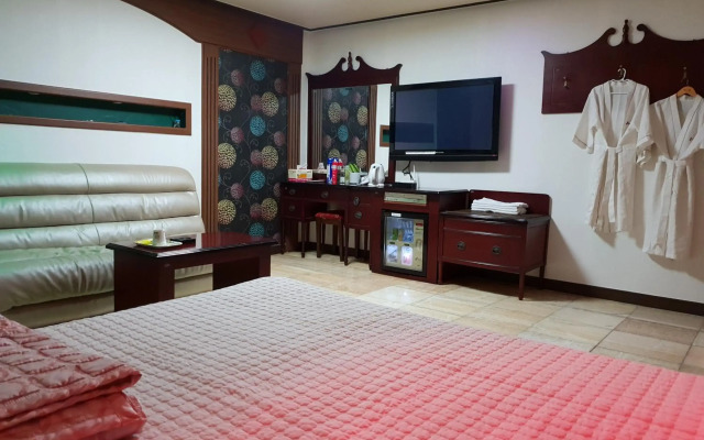 Plus Motel