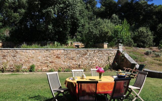 Secluded Holiday Home in Rustrel With Swimming Pool