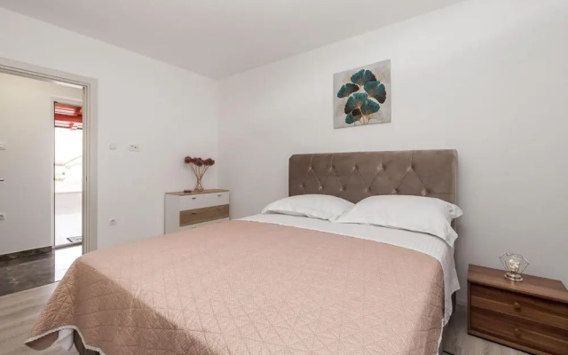 Awesome Apartment in Pobri With 4 Bedrooms, Wifi and Jacuzzi