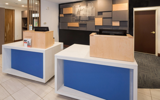 Holiday Inn Express Hotel & Suites Detroit - Utica by IHG - фото 2