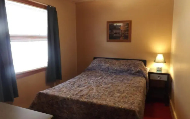 Boulders Lakefront Motel