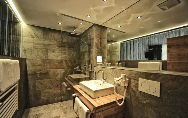 alpslodge LIFE.STYLE.HOTEL.FISS