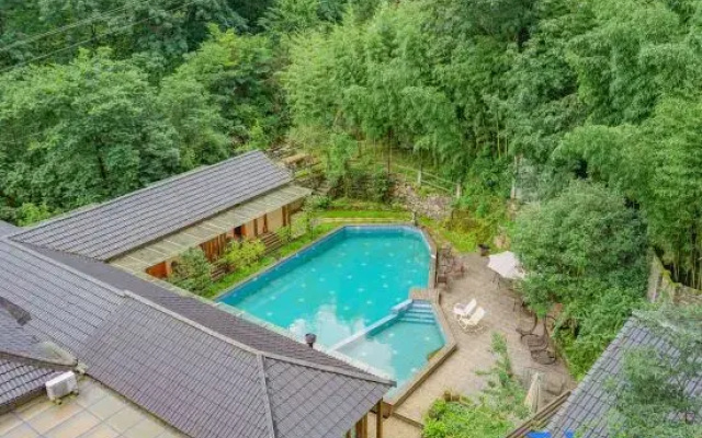 Lin'an Congqian. Man Hostel