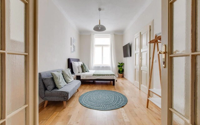 Modern Quiet Apartment next to Wenceslas Square