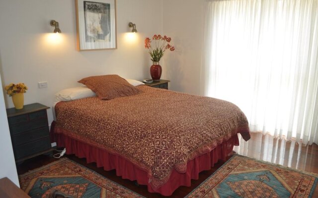 Captain's Cottage Bed & Breakfast