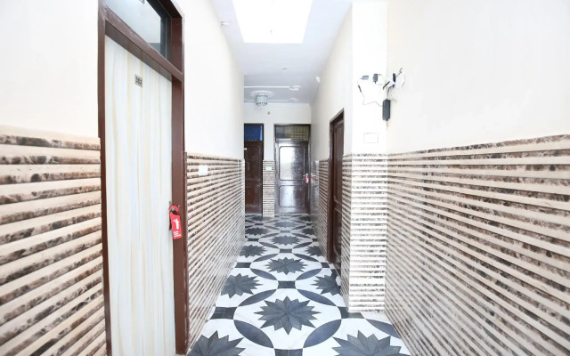 OYO 13102 Hotel Adarsh