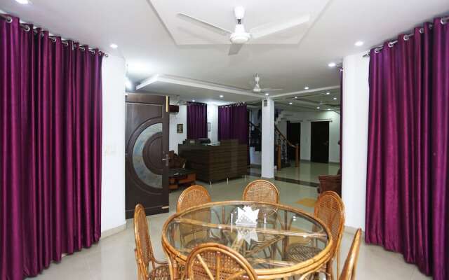 FabHotel Raj Inn Golf City