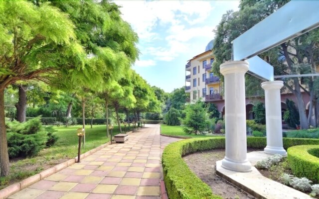 SG Estreya Residence Apartments