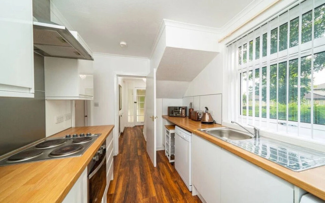 Jocks - Perfectly Placed Parklands Apartment