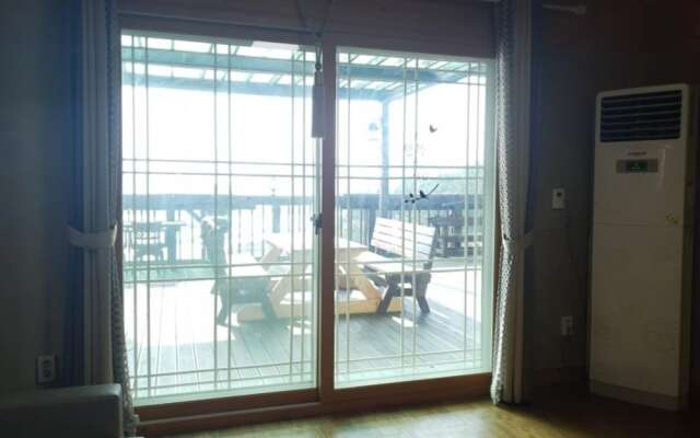 Sacheon Seopo Beach Pension