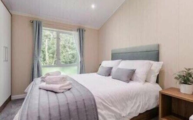 Guelder Rose Lodge - Kelling Heath Holiday Park - 22249