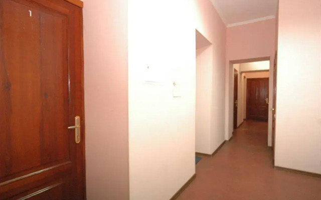 Malon Apartments