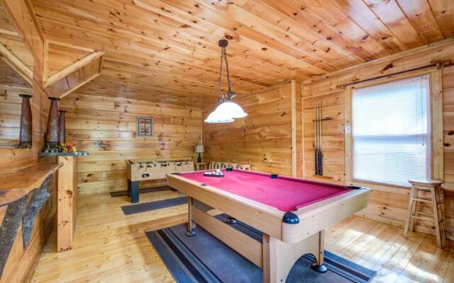 Cabin of Dreams, 3 BR, Water View, WiFi, Hot Tub, Pool Table, Sleep 8