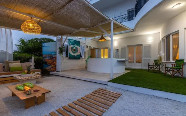White Cycladic House With Jacuzzi