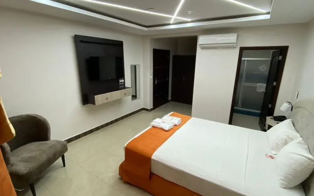 Britney Hotel Machala