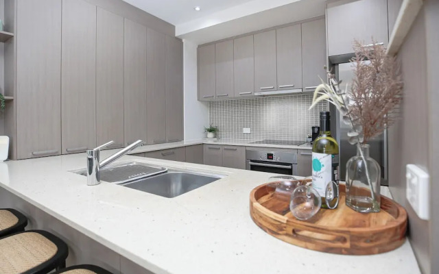 Luxury Cairns Stay with Pool and BBQ