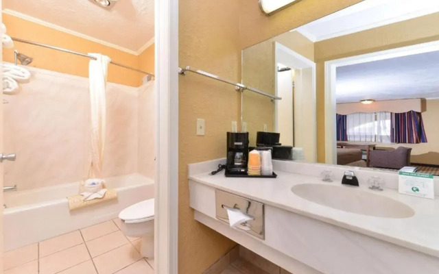 Executive Plus Inn & Suites