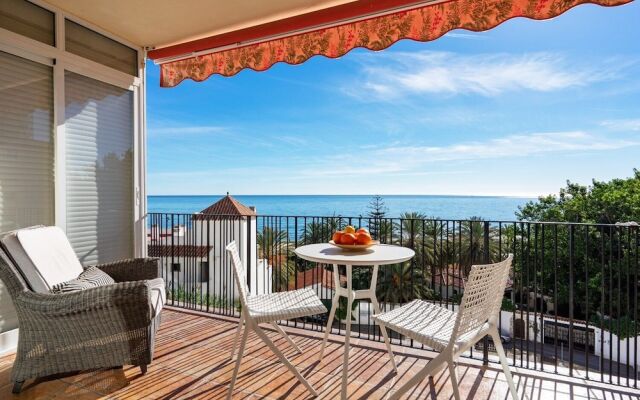 Lovely Beachfront Apartment With Sunny Balcony Ref 35