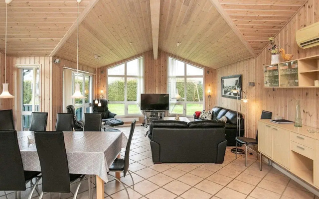 Comfy Holiday Home in Hals With Whirlpool