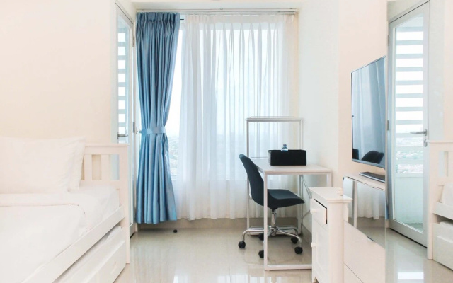 Simply Modern Classic 1Br Without Living Room At Grand Kamala Lagoon Apartment – Guest Rooms – Bekasi