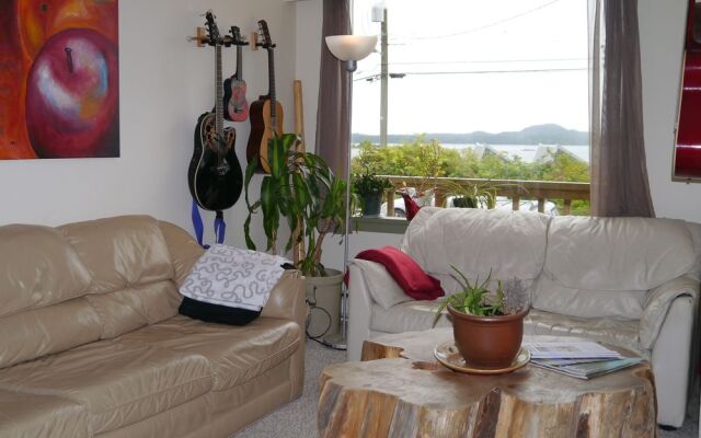 Tofino Travellers Guesthouse