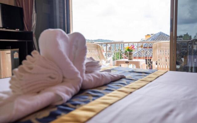 Lily Holiday Hotel