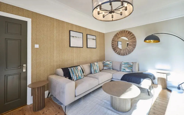 Host Stay Louvaine House