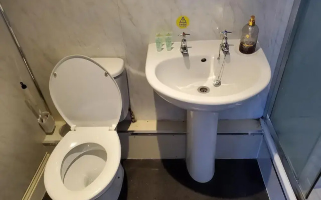 The Queens Arms Hotel