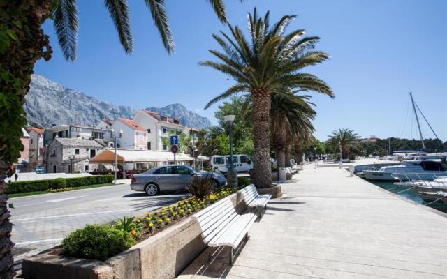 Apartment Rilka - 20m from the sea