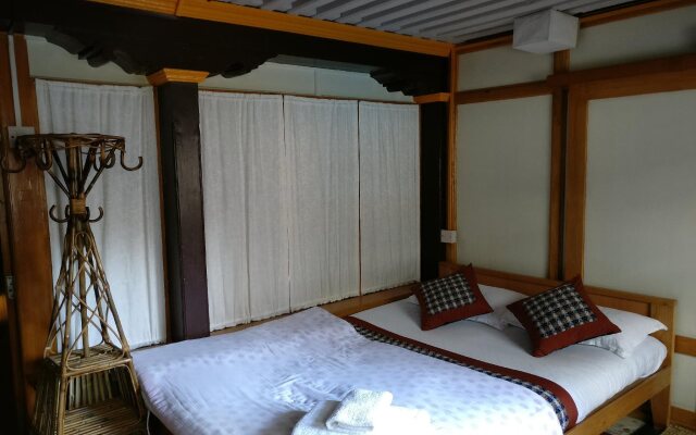 Hiranya Guest House