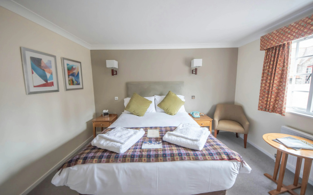Norfolk Arms Hotel