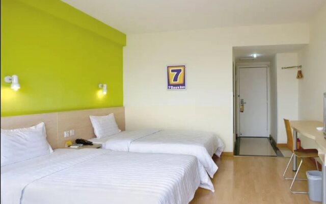 7 Days Inn(Rongchang Commercial Pedestrian Street)