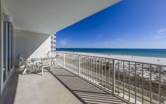 Lighthouse Condos by Hosteeva