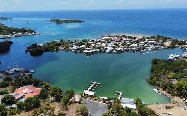 Roatan Yacht Club