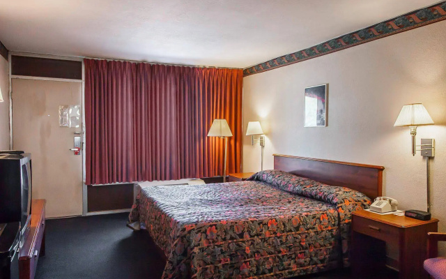 Motel 6 Effingham, IL