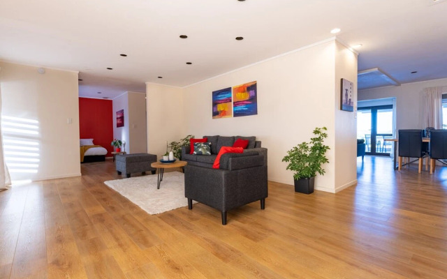 Character 4BR Home - Seaview - Skyline - Hot tub