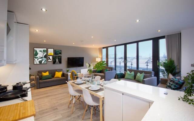 Family & Large Groups- 3x Bed Apartment in London