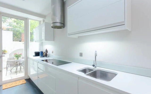 Modern 2 Bedroom Apartment Near Gloucester Road