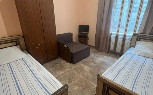 The Guest House At Henry's