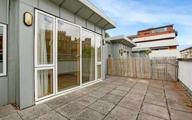 Modern and trendy 4 bed townhouse in Bristol